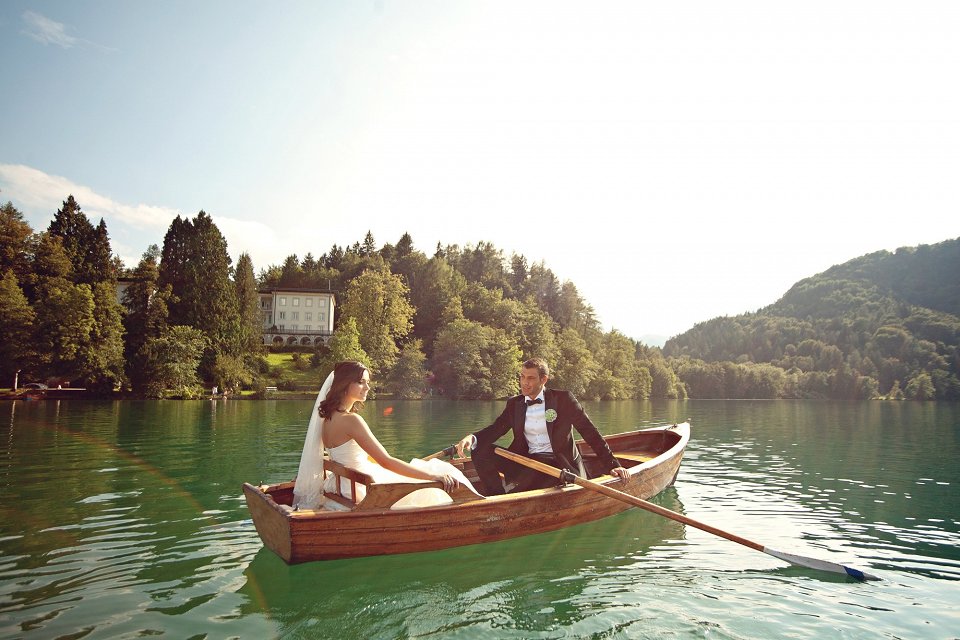 esküvő hajó tó Bled