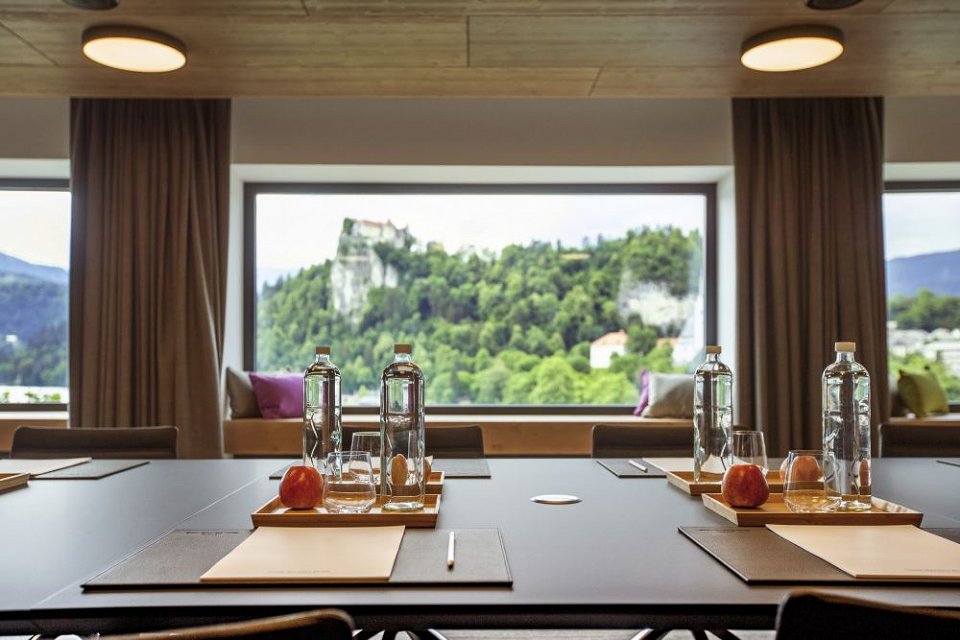 Hotel-Park-Bled-Dvorana-PEN-4-Premium-02-MICE-Photo-Bor-Dobrin